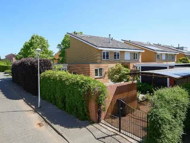2-onder-1-kapwoning Nieuw Vennep Ruime Tuin Garage Veranda