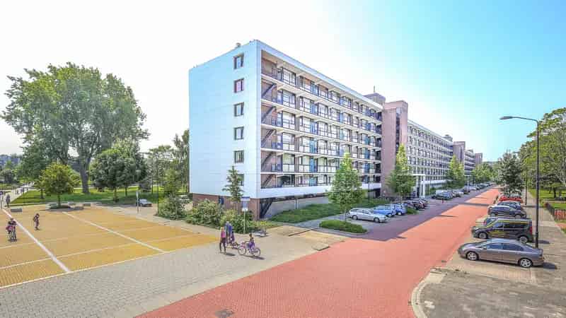 Woningruil: Ruime woning nabij park met balkon en kelder