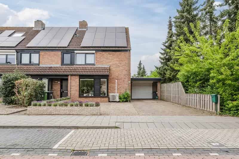 Huis te koop Oosterhout: Ruime hoekwoning met garage en tuin