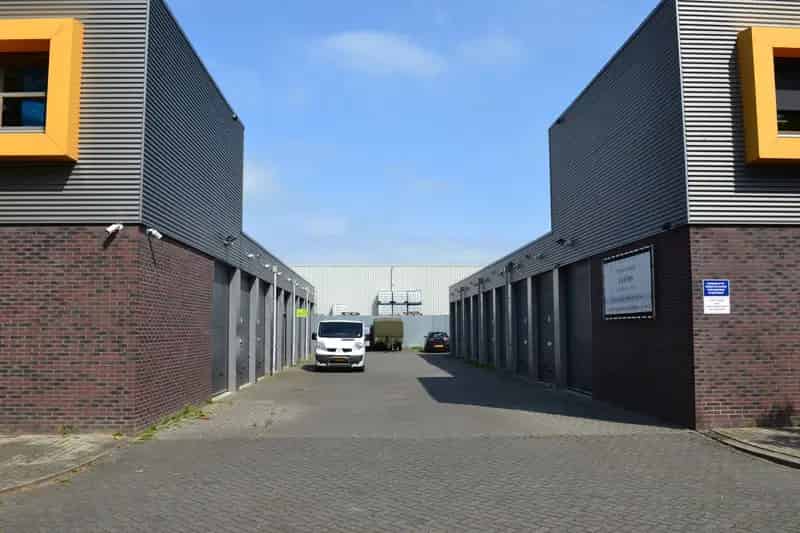 Bedrijfshal Almere Remmingweg Opslagunits 18m2 te koop of te huur
