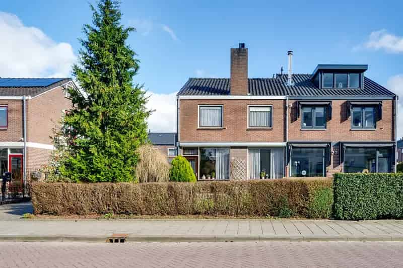 2-onder-1-kap woning Barendrecht nabij centrum