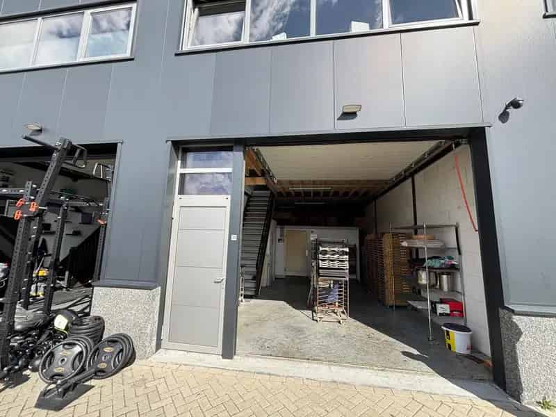 Bedrijfshal te Huur Den Bosch 53m2 Kantoor 53m2
