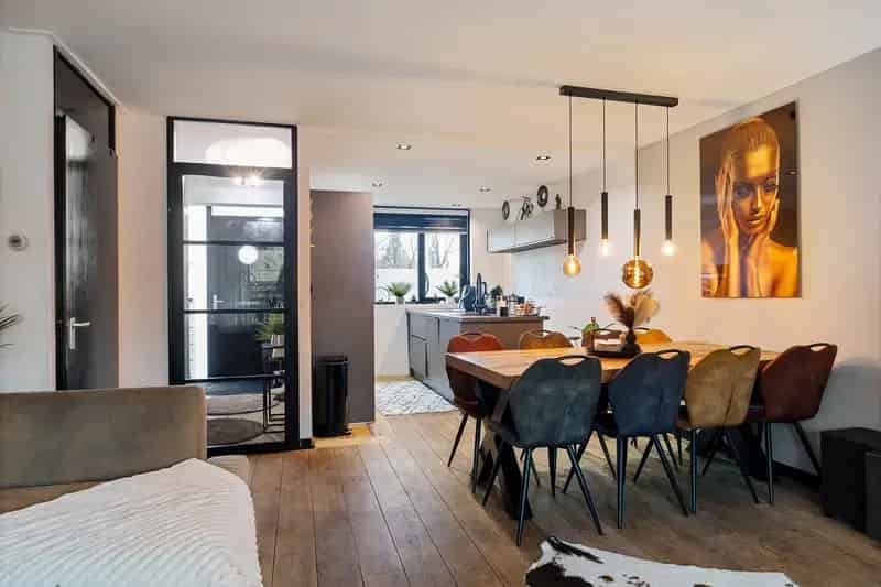 Ruime 5 Slaapkamer Huis te Koop Zaandam