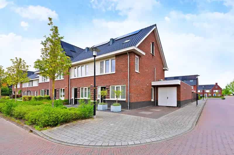 Ruime Hoekwoning Nijkerkerveen 4 slaapkamers Praktijkruimte
