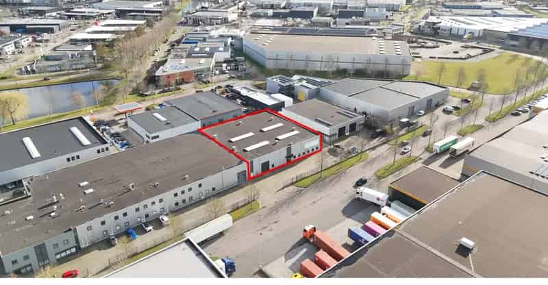Bedrijfshal te Huur Oud-Beijerland 2090m²