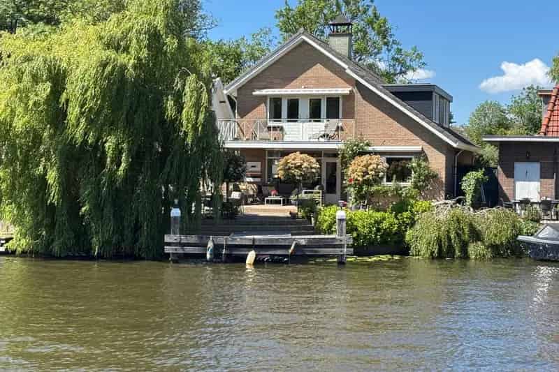 Huis te koop Rijksstraatweg Nieuwersluis: riante woning aan de Vecht