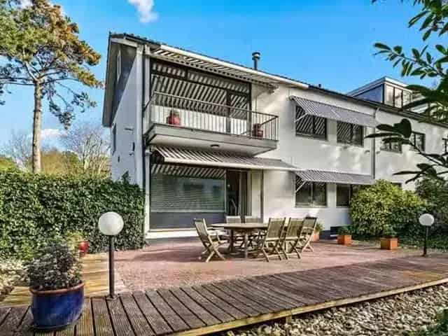 Tussenwoning te koop Den Haag 9 kamers