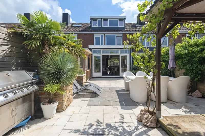 Huis te koop Haarlem Meerwijk 5 slaapkamers moderne keuken tuin