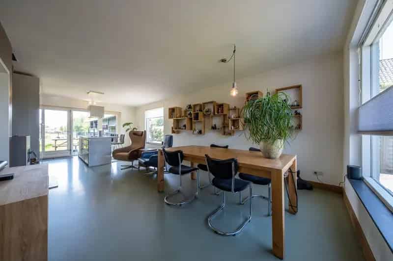 Huis te koop Vinkeveen: 2 1 kapwoning aan vaarwater