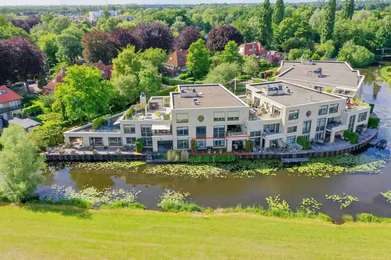 Appartement te koop Naarden Vesting: 165m², 2 slaapkamers, terras aan het water