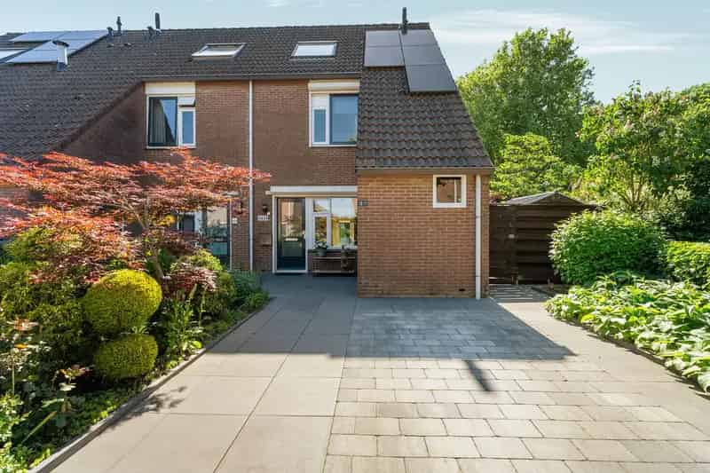 Ruime Hoekwoning Nijmegen 4 slaapkamers Grote Tuin