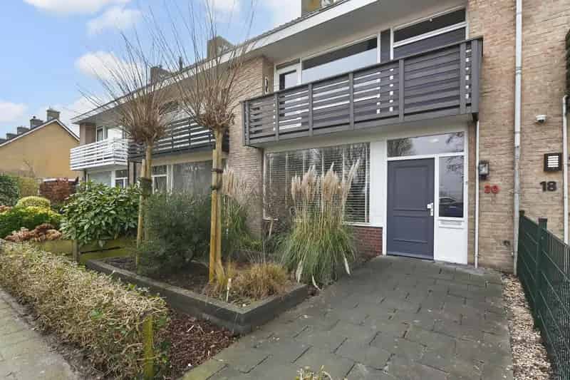 Huis te koop Zevenhuizen: Ruime eengezinswoning met garage en tuin