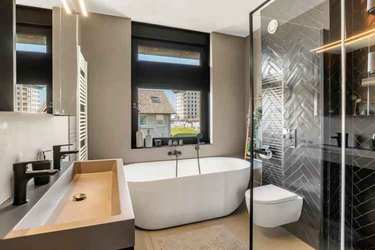 Luxe 5 Slaapkamer Eindwoning te Almere Poort Nabij Water
