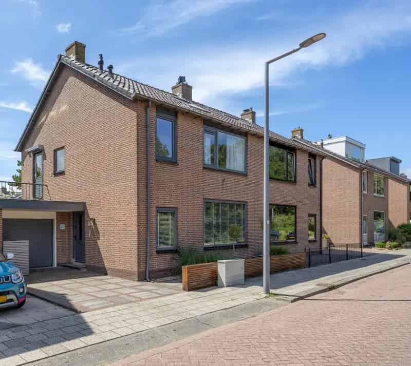 Twee Onder Een Kap Hoek van Holland 5 slaapkamers luxe afwerking