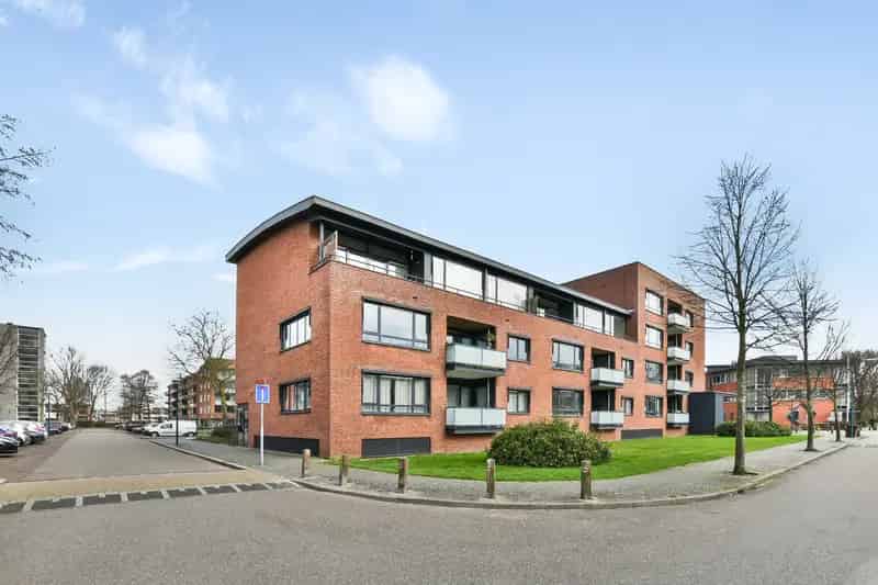 Ruime appartementen Oegstgeest 100m2  Parkeerplaats