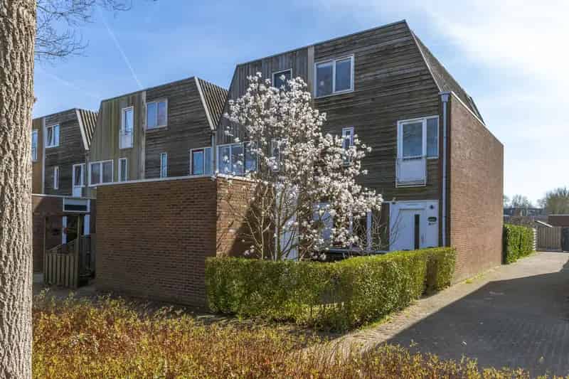 Ruime Hoekwoning 4 Slaapkamers Almere Haven Nabij Bos