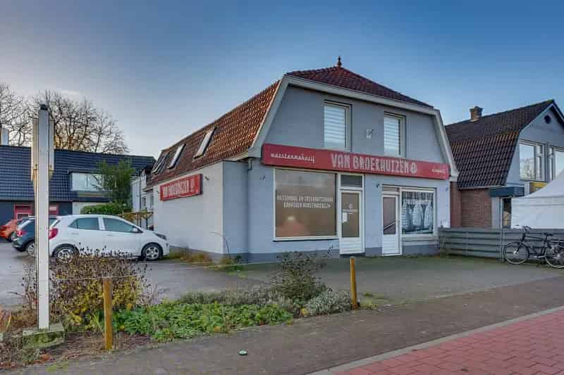 Winkelpand te koop Balkbrug: Slagerij met bovenwoning