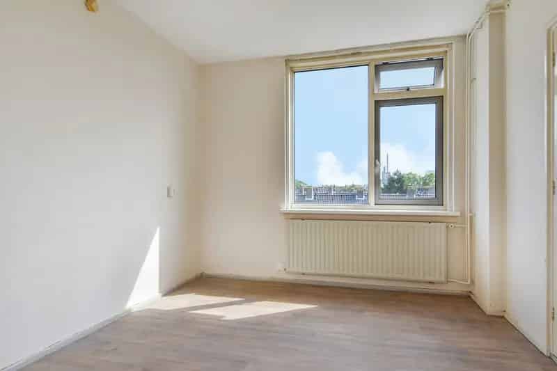 Appartement te koop Delft: Ruime Kapverdieping te moderniseren