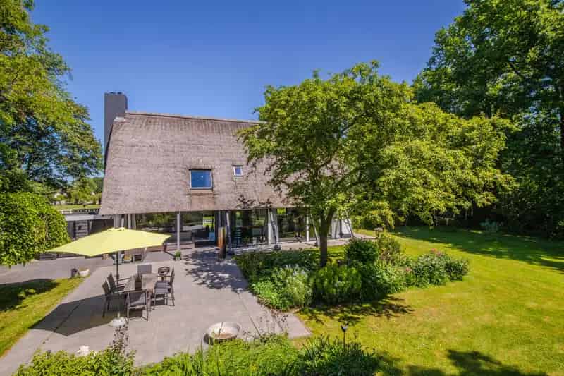 Luxe Villa te Koop Zevenaar 4640m2 Tuin
