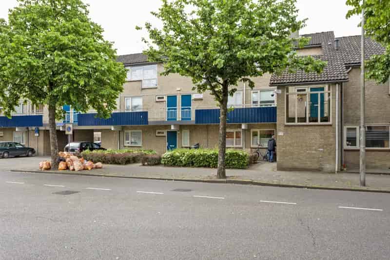 Ruime woning met balkon en eigen schuur