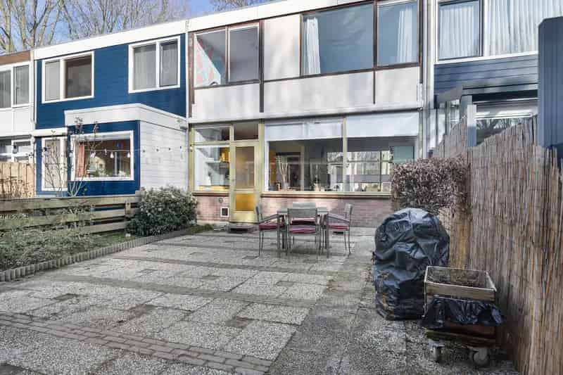 Tussenwoning Zaandam 89m2 4 slaapkamers Grote tuin Nabij NS station