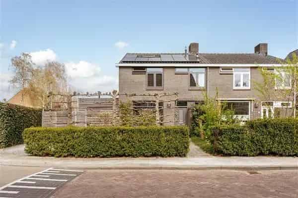 Ruime Tweekapper Broek in Waterland 3 Slaapkamers Grote Tuin 18 Zonnepanelen
