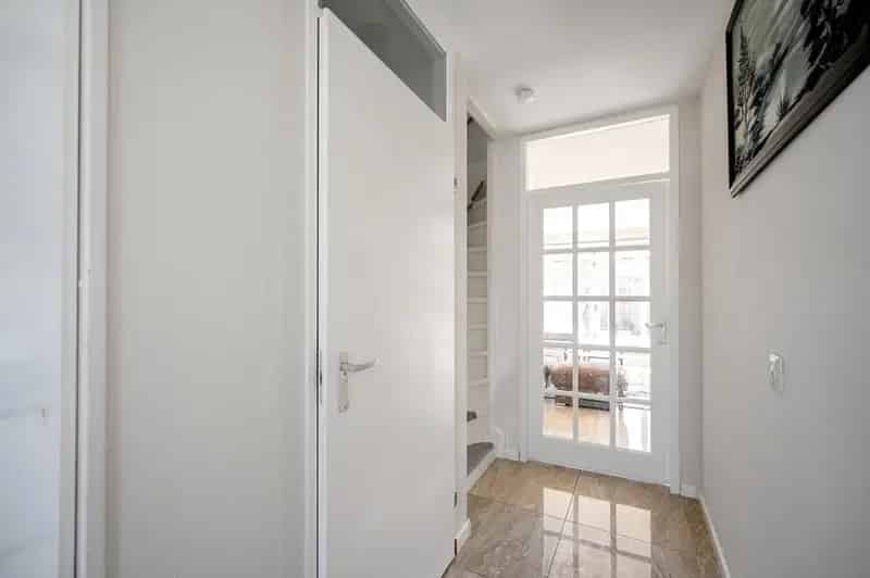 Ruime 4 Slaapkamer Woning Almere Stad Luxe Keuken Zonnepanelen