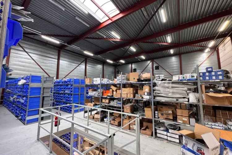 Bedrijfshal Almere 1900m² Kantoor 550m² 3 Loading Docks