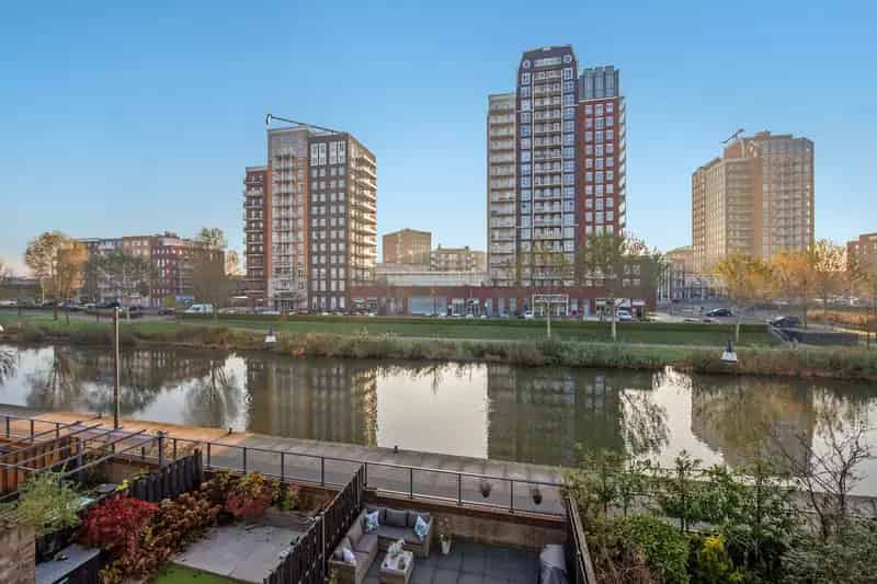 Royale Zevenkamerwoning met Garage en Uitzicht op Water