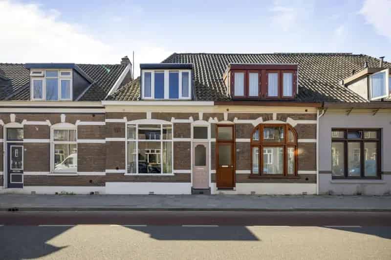 Deventer Tussenwoning 3 slaapkamers gerenoveerd 1900