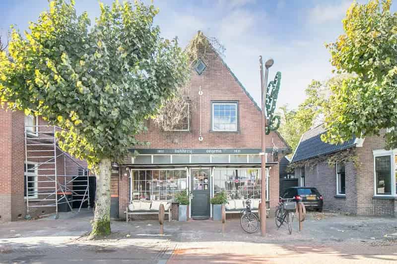 Winkelpand Dedemsvaart: Bakkerij met bovenwoning te koop