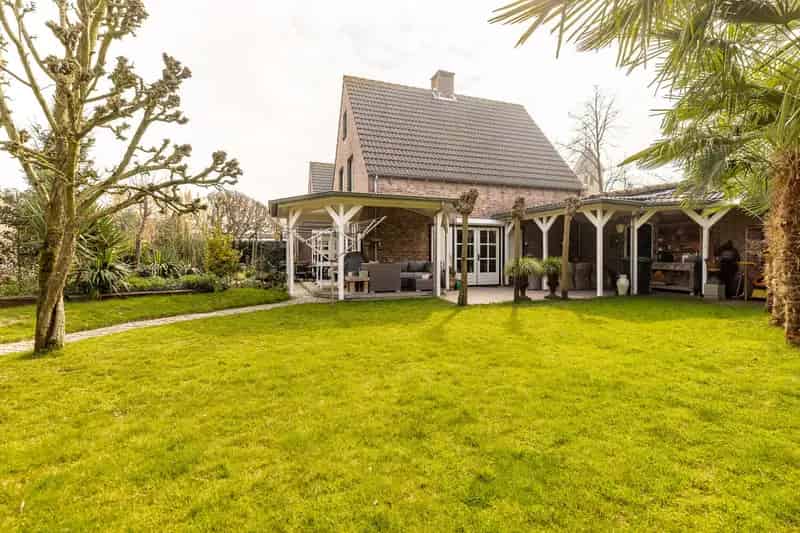 Huis te koop Klein Zundert: Ruime woning met tuin en kelder
