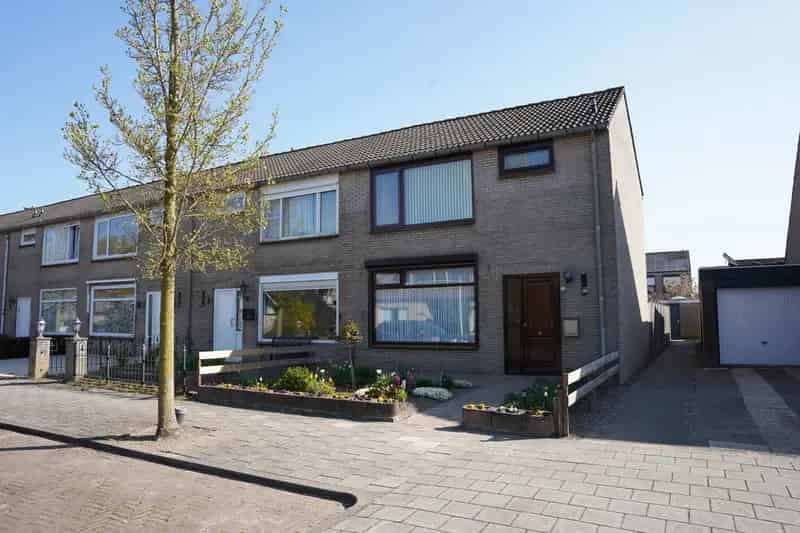 Jaren 70 woning 3 slaapkamers Nabij voorzieningen Aardenburg