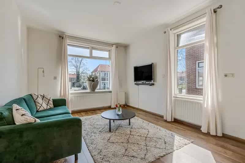 Huis te koop Ede: 3 slaapkamers, badkamer beneden, 2 parkeerplaatsen