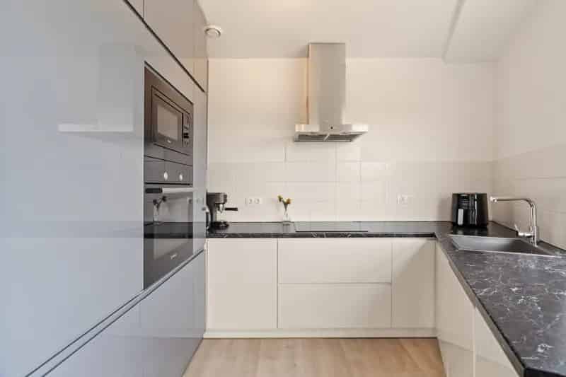 3 Kamer Appartement Schiedam Rembrandtlaan - Luxe - Balkon - Metro