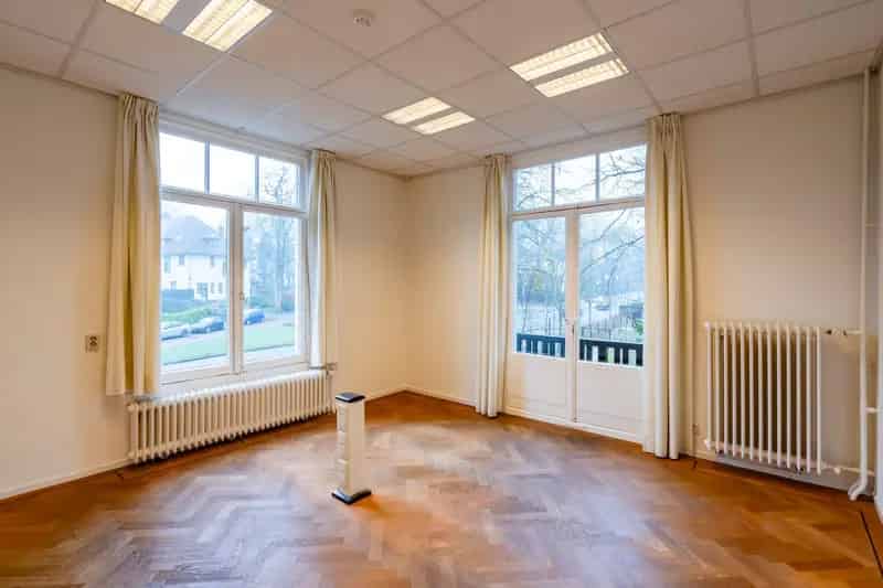 Kantoorvilla Hilversum te koop: Gemeentelijk monument met woonbestemming