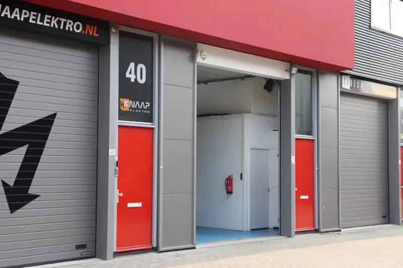 Bedrijfshal te Koop Den Hoorn 62m2 Kantoor 2 parkeerplaatsen