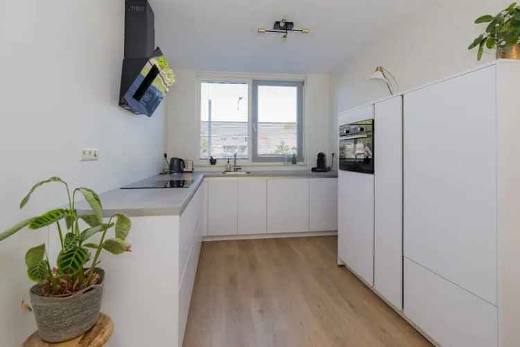 Huis te koop IJmuiden Planetenweg: 4 slaapkamers, 2 badkamers, luxe keuken