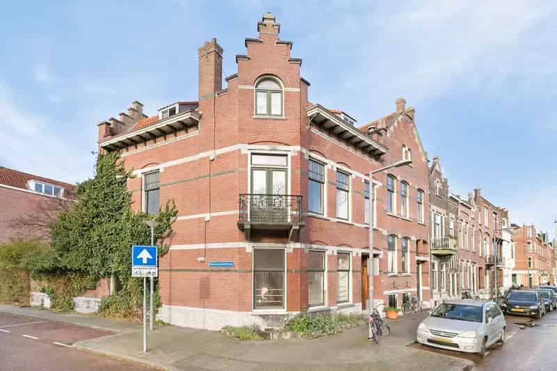 Huis te koop Rotterdam Charlois Boergoensevliet 276m²