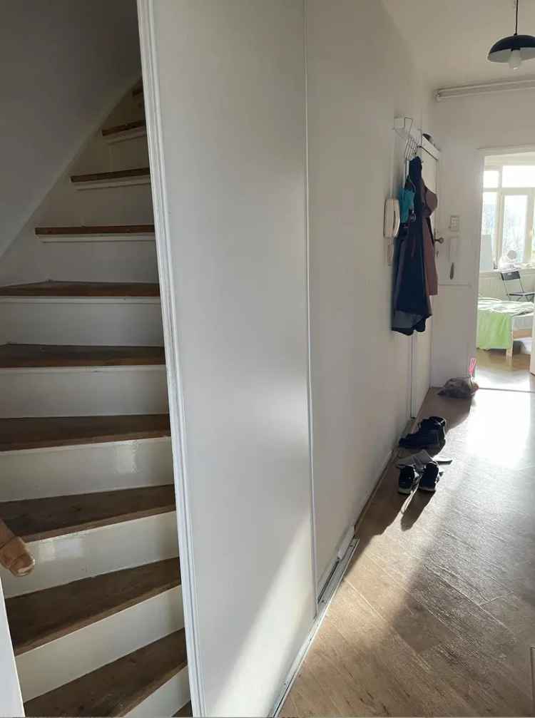 2 Kamer Studio Bovenverdieping Te Huur