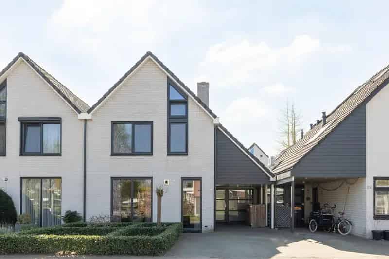 Ruime 4 Slaapkamers 2 Onder 1 Kapwoning Lichtenvoorde