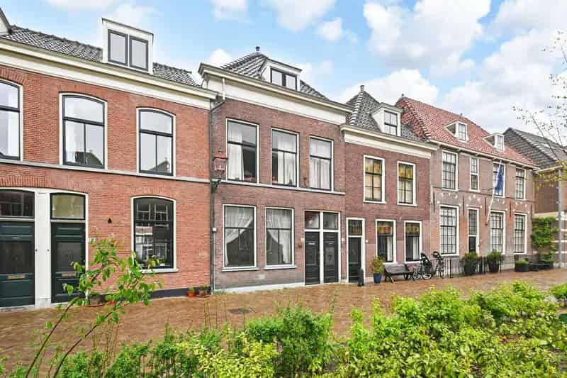 Appartement te koop Delft: 3 kamer benedenwoning met tuin