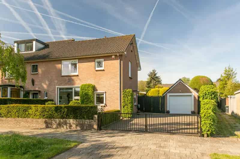 Huis te koop Baarn Componistenwijk  Ruime tuin Garage 3 slaapkamers