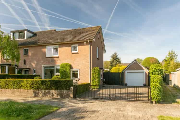 Huis te koop Baarn Componistenwijk  Ruime tuin Garage 3 slaapkamers