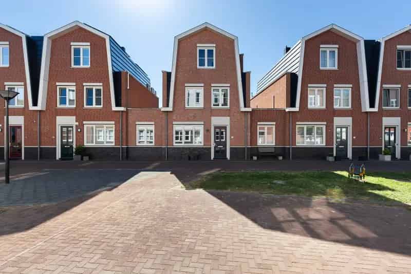 Huis te koop Maassluis 4 slaapkamers 174m2 tuin parkeerplaats