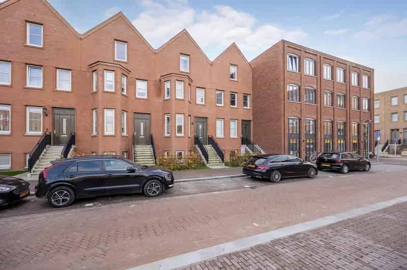 Moderne eengezinswoning Almere Poort 4 slaapkamers 2 badkamers