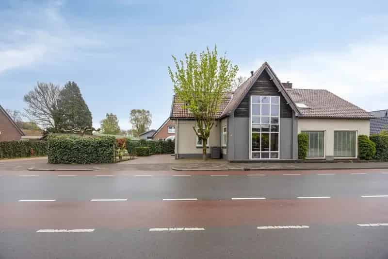 Ruime helft van dubbel woonhuis te Loenen 156m²  -  5m Glazen Façade