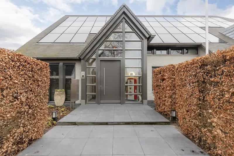 Luxe villa 4 slaapkamers zwembad 60 zonnepanelen