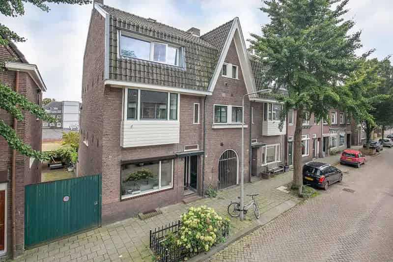 Appartement te koop Arnhem Agnietenstraat: gerenoveerde benedenwoning met tuin