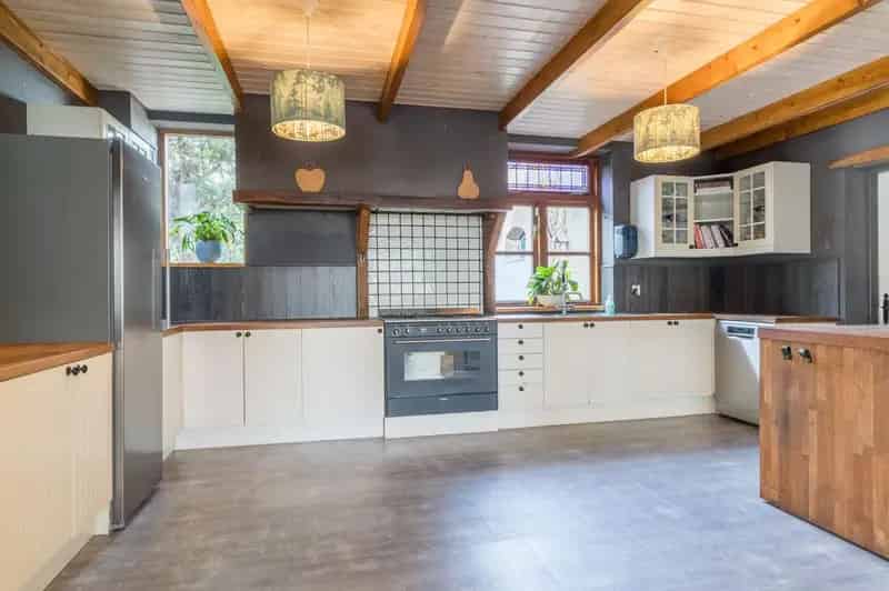 Woonboerderij met Zwembad en Tweede Woning te Koop
